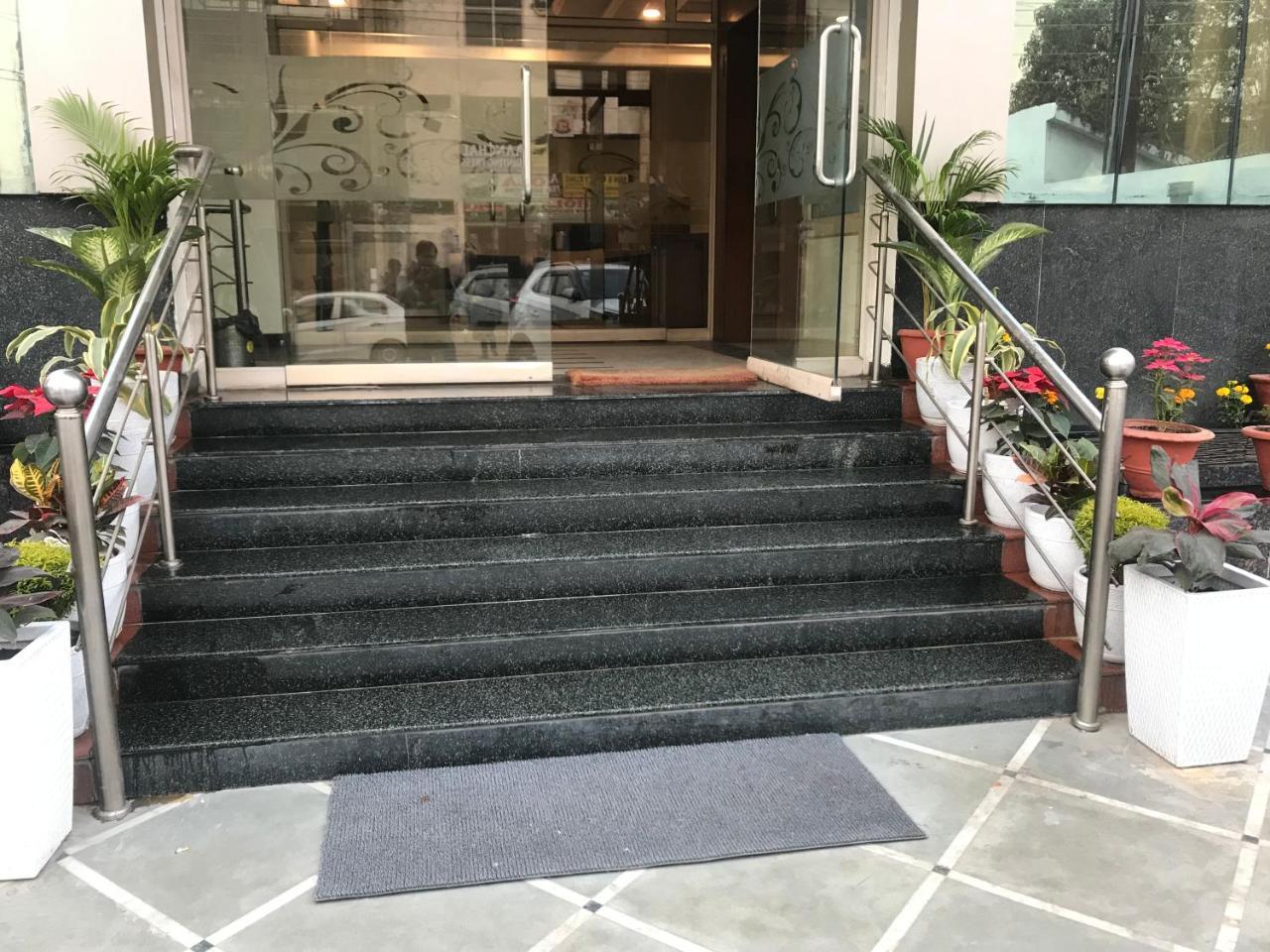 Hotel Sunrise Inn Lucknow Exterior foto