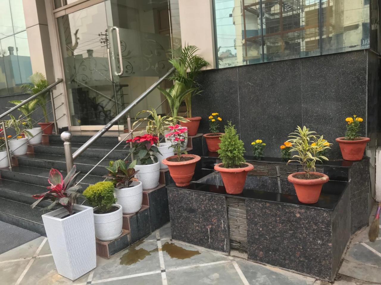 Hotel Sunrise Inn Lucknow Exterior foto